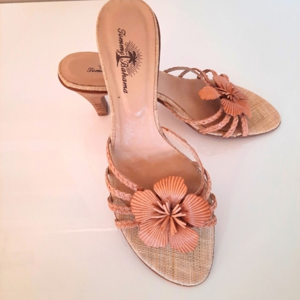 Tommy Bahama Women's Tan Floral Kitten Heeled Sandals 9.5